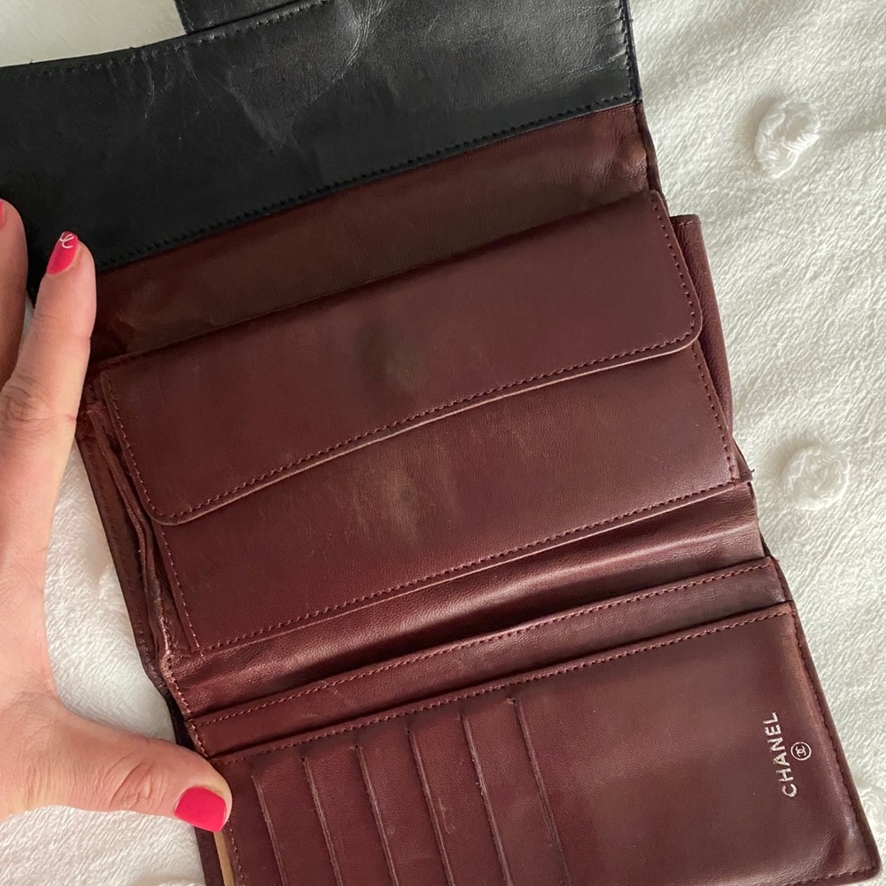 CHANEL Black Quilted Key & Card Holder - Picture 11 of 13
